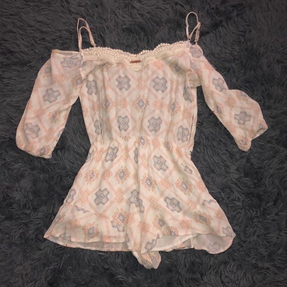 Kendall & Kylie Cold Shoulder Romper 💓 - Picture 7 of 8